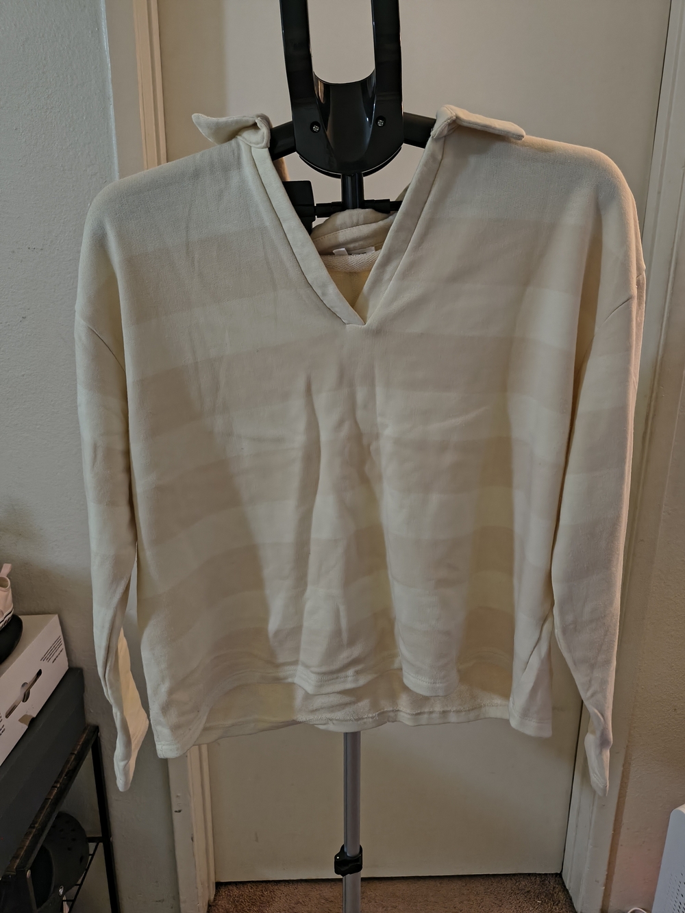 Size XL Workshop Republic Clothing Cream Striped V-Neck Sweatshirt